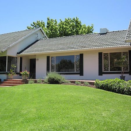 The Pecan Tree Guesthouse Сэндтон Экстерьер фото