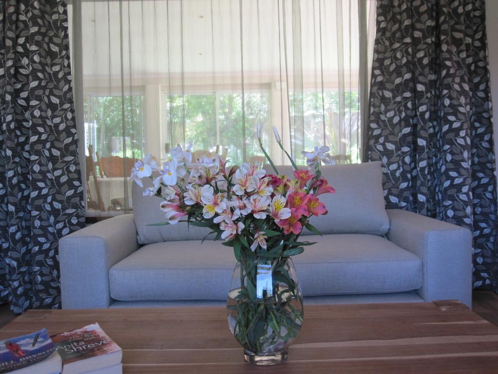 The Pecan Tree Guesthouse Сэндтон Экстерьер фото