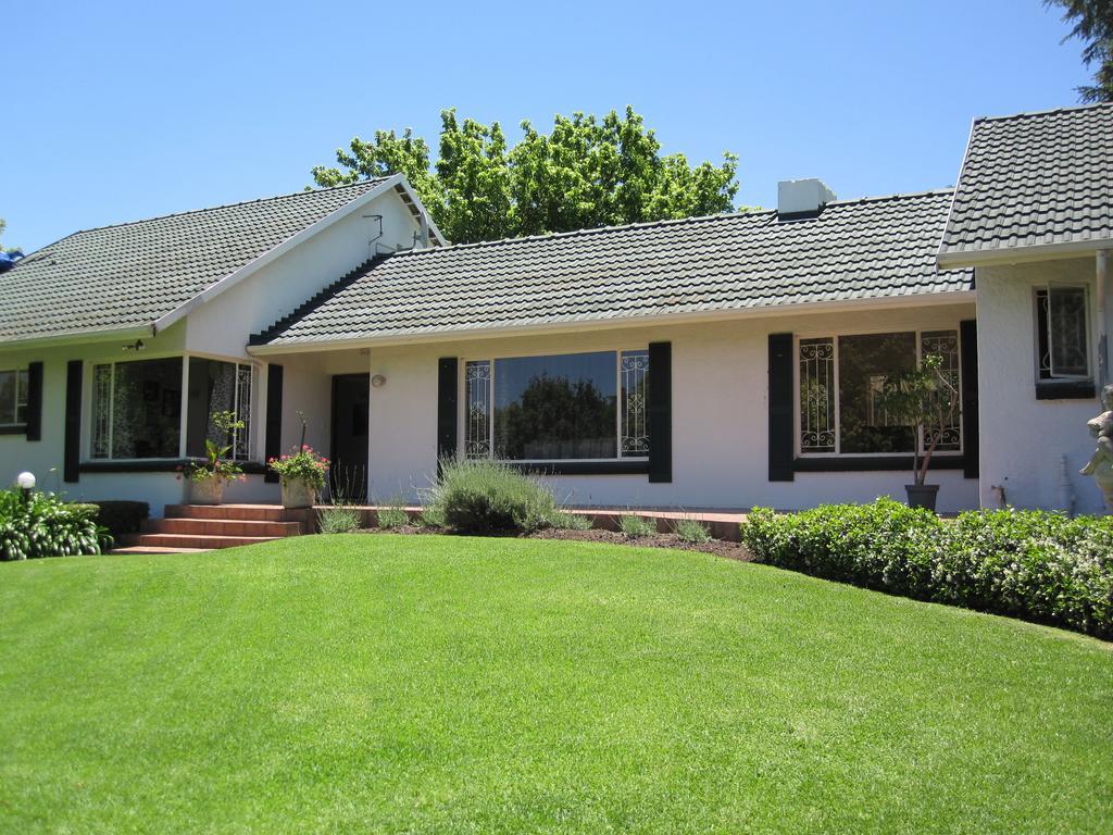The Pecan Tree Guesthouse Сэндтон Экстерьер фото