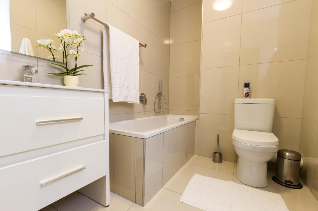 The Pecan Tree Guesthouse Сэндтон Экстерьер фото