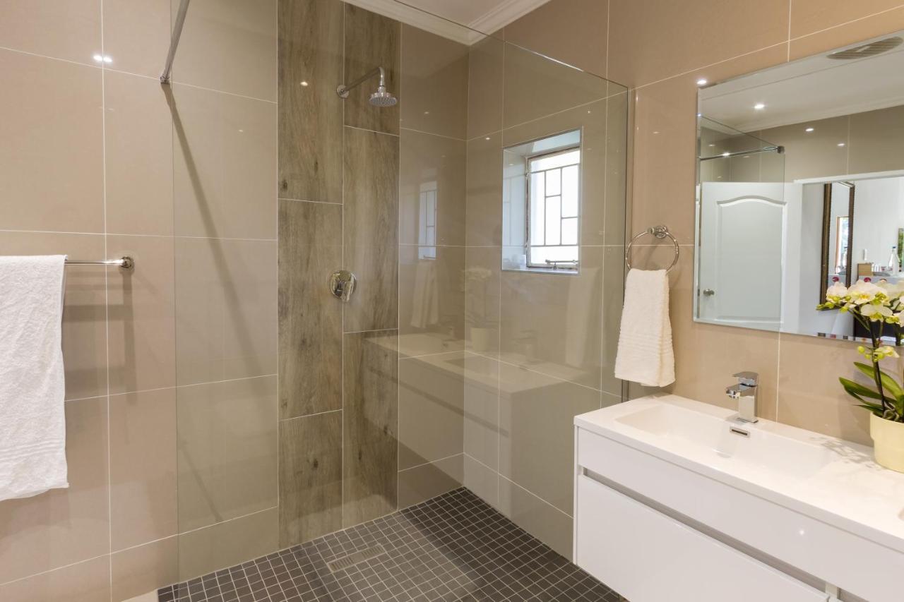 The Pecan Tree Guesthouse Сэндтон Экстерьер фото