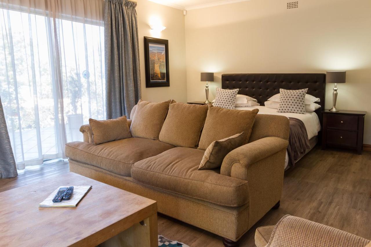 The Pecan Tree Guesthouse Сэндтон Экстерьер фото