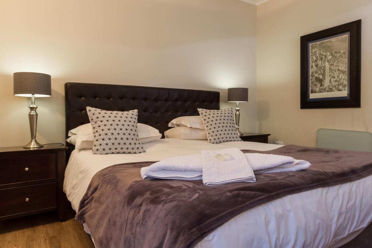 The Pecan Tree Guesthouse Сэндтон Экстерьер фото